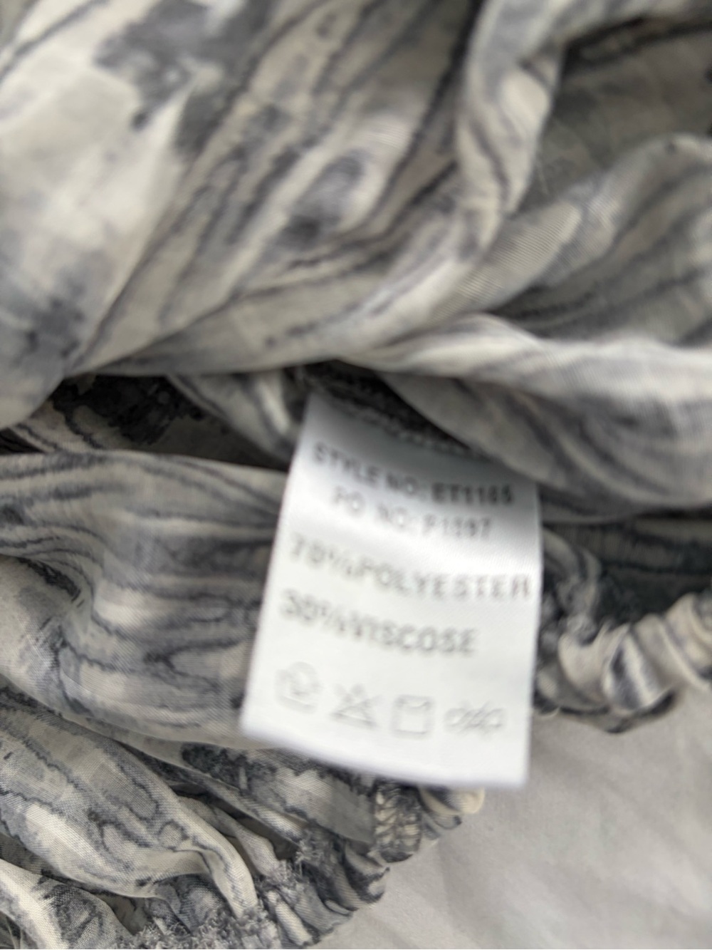 Gray Patterned Ruffled V-Neck Crop Top - Picture 7 of 10
